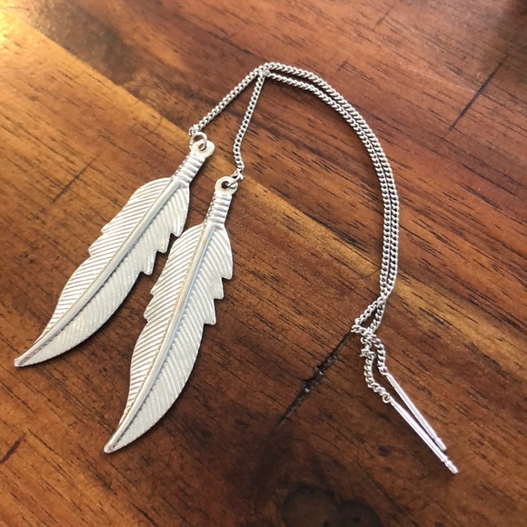 Silver tone feather earrings - Picture 2 of 3